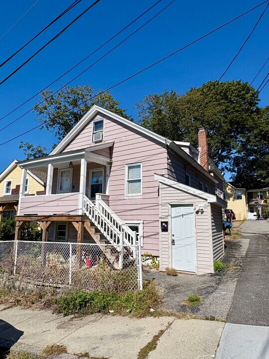 4 Fort Hill Rd in Groton, CT - Building Photo