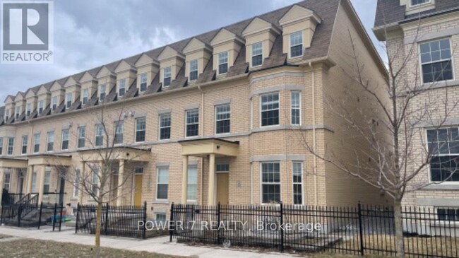 23 Donald Buttress Boulevard East