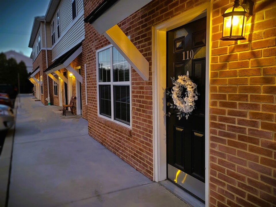 East Breeze Apartments in East York, PA - Foto de edificio