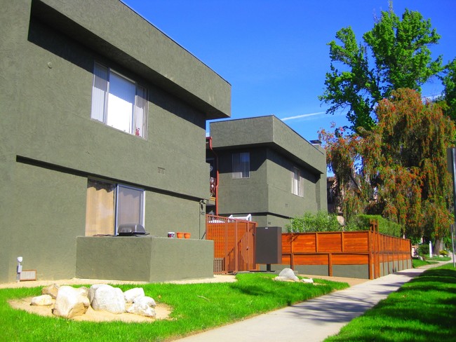 5027-5043 Buffalo Ave in Los Angeles, CA - Building Photo - Building Photo