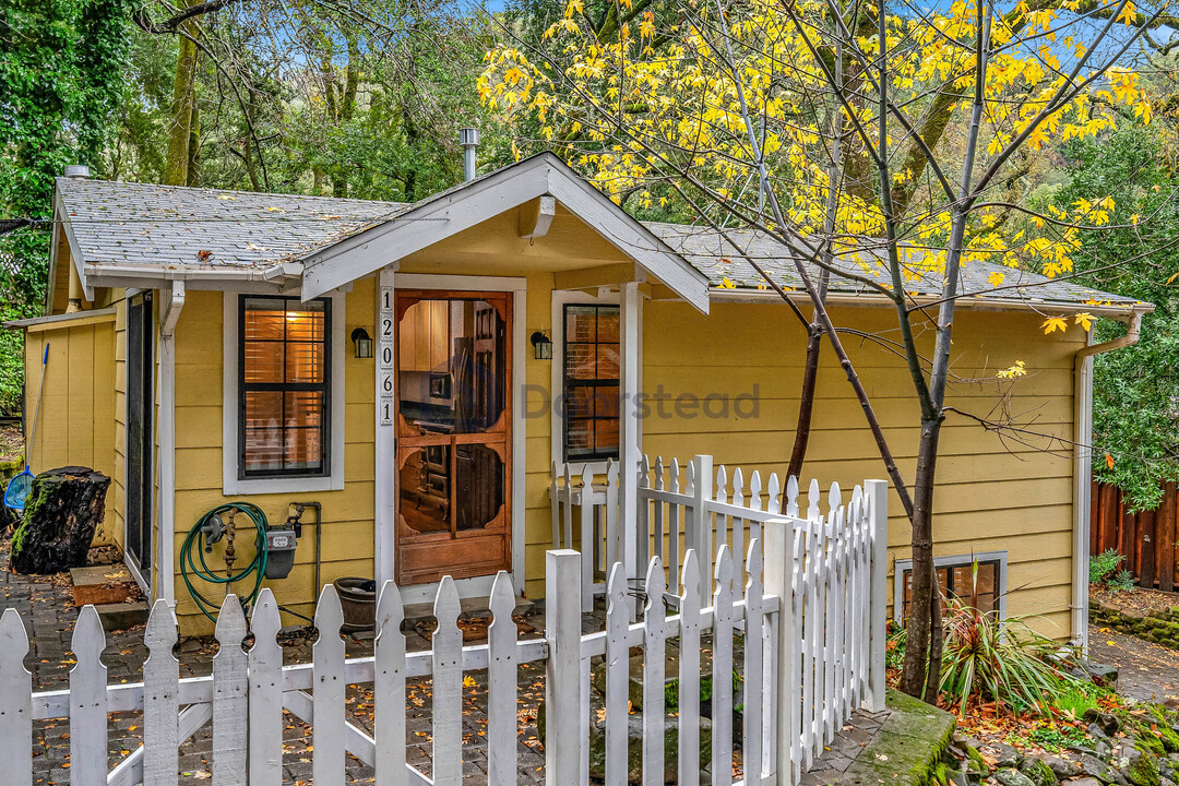 12061 Pleasant Way in Sunol, CA - Building Photo