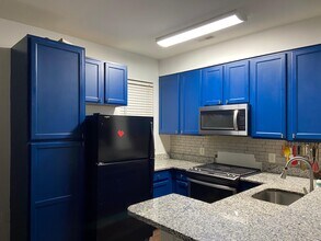 23030 Fontwell Square in Sterling, VA - Foto de edificio - Building Photo