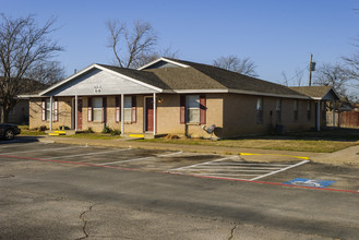 Kingswood Estates in Alvarado, TX - Foto de edificio - Building Photo