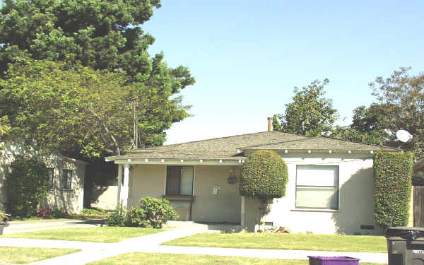 2331 E Poppy St in Long Beach, CA - Building Photo