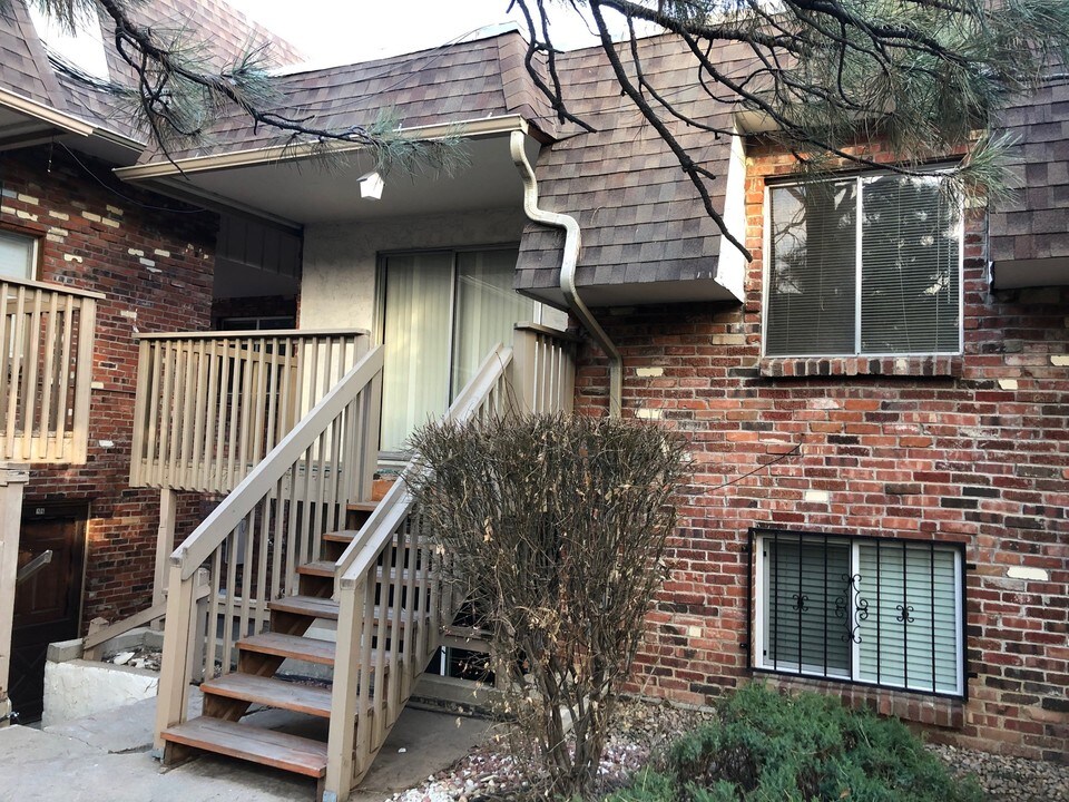 1525 S Holly St in Denver, CO - Building Photo