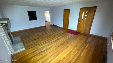 5908 Ashby Ln in Louisville, KY - Foto de edificio - Building Photo