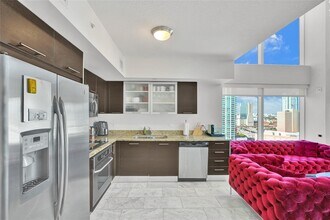 41 SE 5th St, Unit 1317 in Miami, FL - Building Photo - Building Photo