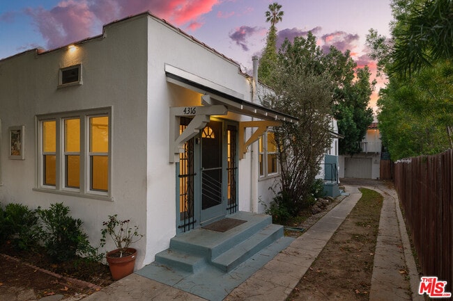 4316 Kingswell Ave in Los Angeles, CA - Building Photo - Building Photo