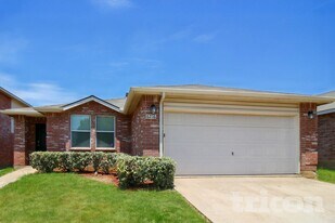 6216 Thoroughbred Trail in Denton, TX - Building Photo