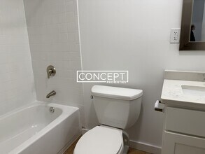 1200 Adams St, Unit 303 in Boston, MA - Foto de edificio - Building Photo