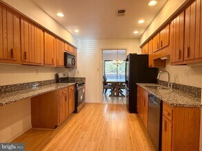 71 Oak Knoll Dr in Berwyn, PA - Building Photo - Building Photo