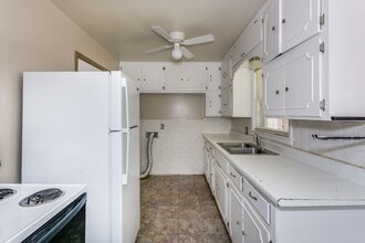 519 S Derby Ave in Derby, KS - Building Photo - Building Photo