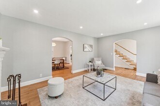 1111 Woodside Pkwy in Silver Spring, MD - Building Photo - Building Photo