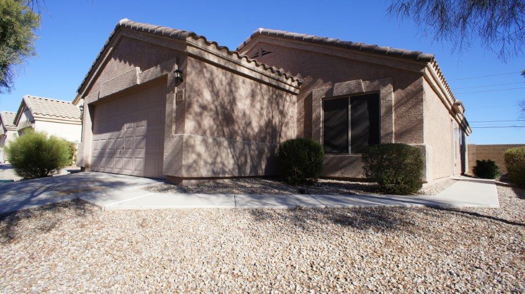 24119 N High Dunes Dr in Florence, AZ - Foto de edificio