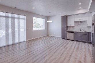 7205 E Pacific Way in Spokane Valley, WA - Building Photo - Building Photo