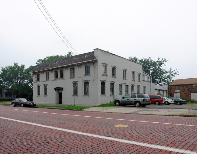 609 Cleveland Ave SW in Canton, OH - Foto de edificio - Building Photo