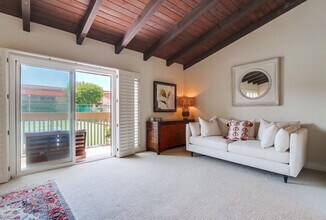 533 S Sierra Ave in Solana Beach, CA - Foto de edificio - Building Photo