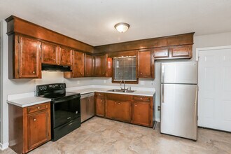 2028 Gloria Dr in Pearl, MS - Foto de edificio - Building Photo