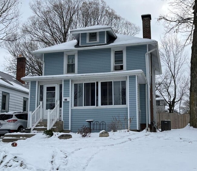 property at 604 N Park St