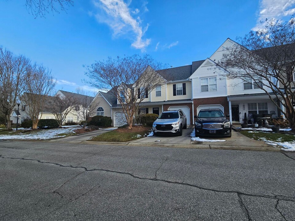 1106 Edenham Way in Greensboro, NC - Building Photo