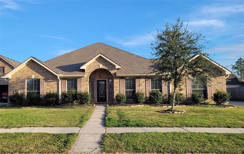 2710 Surrey Cir in Manvel, TX - Building Photo