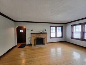 365 Vandalia St in Elgin, IL - Building Photo - Building Photo