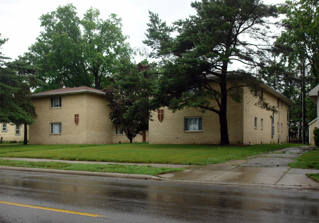 2210 W Sylvania Ave in Toledo, OH - Foto de edificio