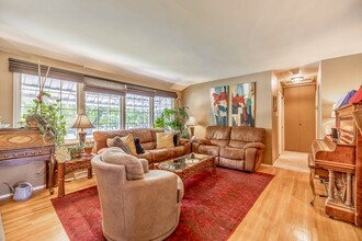 2625 Assiniboine Cres in Winnipeg, MB - Building Photo - Building Photo