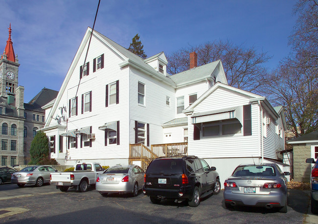 275 High St in Fall River, MA - Foto de edificio - Building Photo