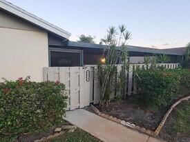 8084 Ambach Way in Hypoluxo, FL - Building Photo