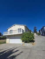 8027 Ney Ave in Oakland, CA - Building Photo