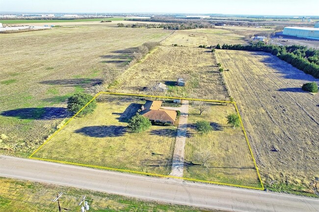 1454 W Wintergreen Rd in Lancaster, TX - Building Photo - Building Photo