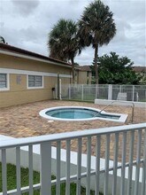 1006 Twin Lakes Dr in Coral Springs, FL - Building Photo - Building Photo