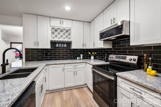 10943 Carmel Crossing Rd in Charlotte, NC - Building Photo - Building Photo