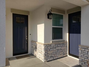 5748 Arrowstone Ln in Hemet, CA - Foto de edificio - Building Photo
