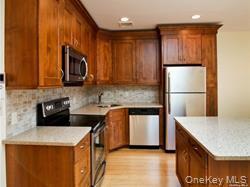 266 Main St in Huntington, NY - Foto de edificio - Building Photo