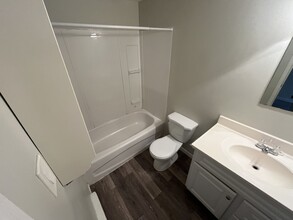 294 Conacher Dr in Kingston, ON - Building Photo - Building Photo