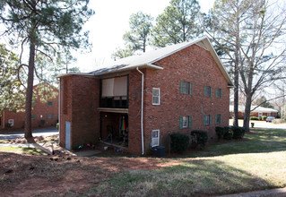 Dresden Apartments in Charlotte, NC - Building Photo - Building Photo