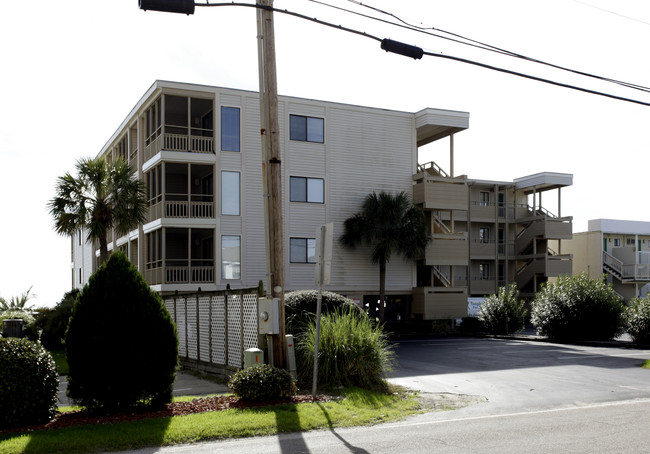 Crescent Beach Villas in North Myrtle Beach, SC - Foto de edificio - Building Photo