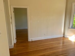 98 Lancaster Ter, Unit 105 in Brookline, MA - Foto de edificio - Building Photo