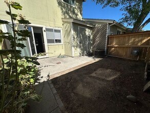 845 Ridgewood Dr in Sparks, NV - Building Photo - Building Photo