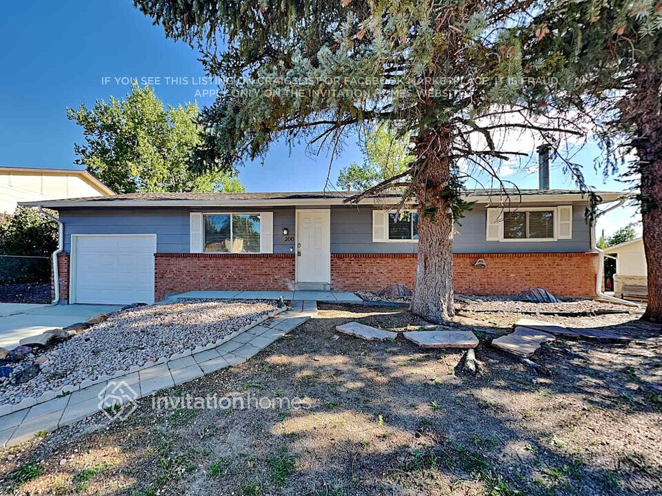 200 Birch Ave in Castle Rock, CO - Building Photo