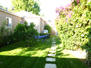 14645 Moorpark in Sherman Oaks, CA - Building Photo - Building Photo