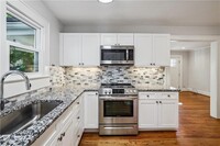 2478 White Oak Dr, Unit E-06 in Decatur, GA - Building Photo - Building Photo