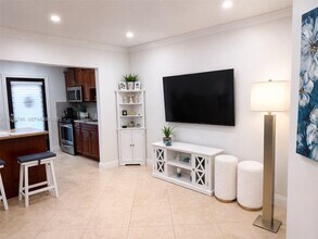 310 NW 32nd Ct in Miami, FL - Building Photo - Building Photo