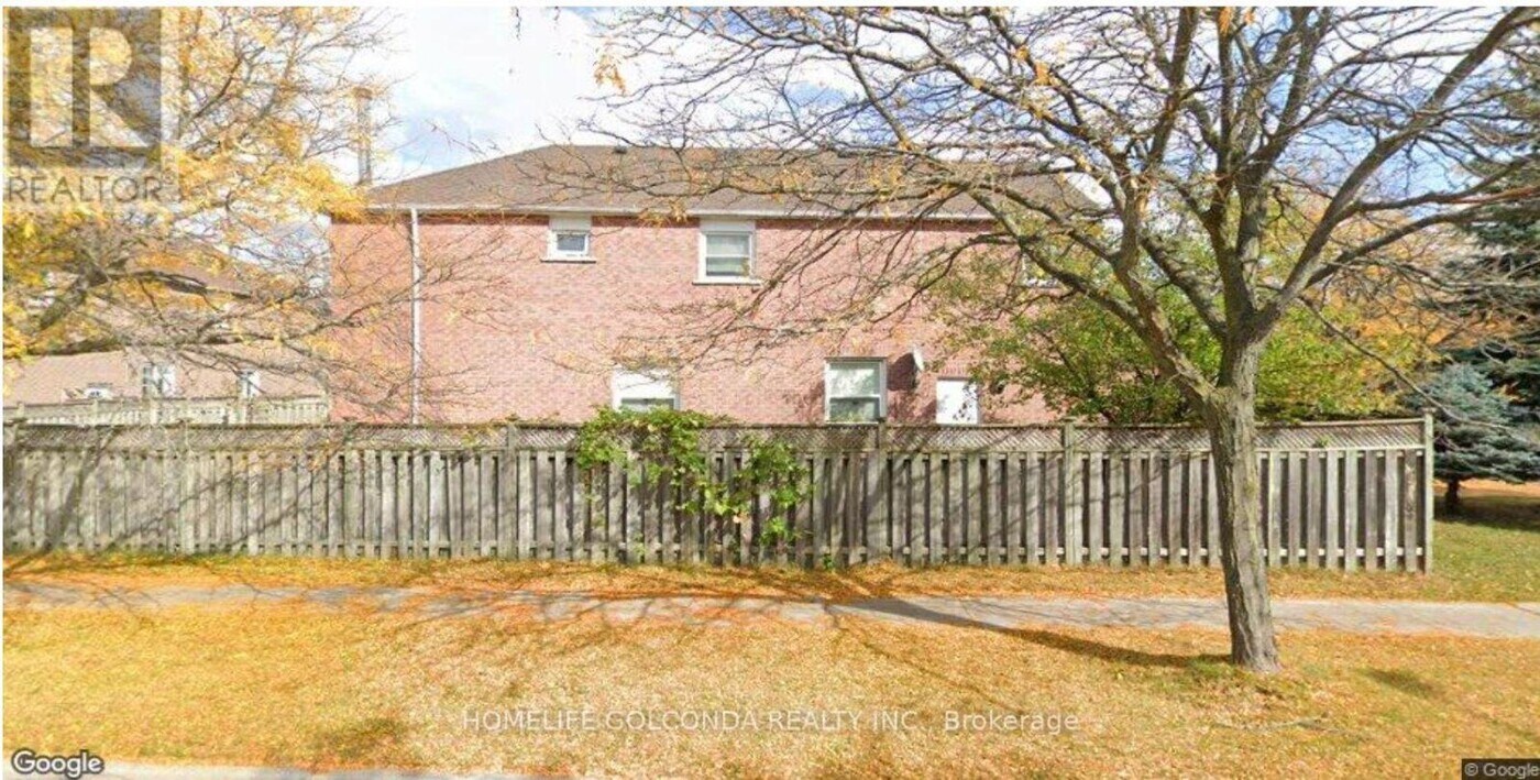 85 Laird Dr in Markham, ON - Building Photo