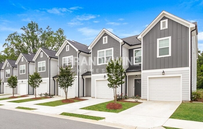 101 Crestview Wy in Dallas, GA - Building Photo