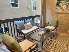 77 15th St, Unit 1B in Hermosa Beach, CA - Foto de edificio - Building Photo