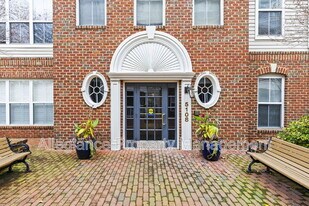 5108 Donovan Dr in Alexandria, VA - Building Photo