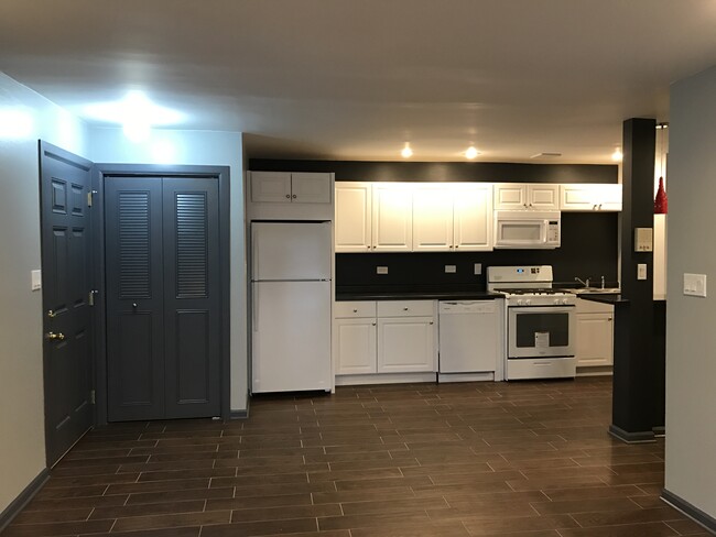 10037 Walnut Ter, Unit 31310 in Palos Hills, IL - Building Photo - Building Photo